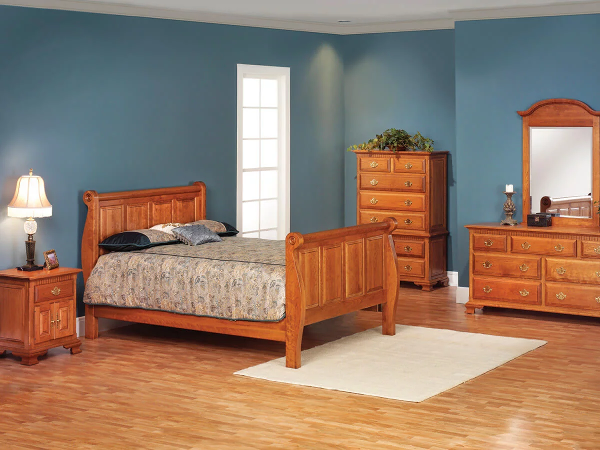 Elizabeth’s Tradition Bedroom Set image 2